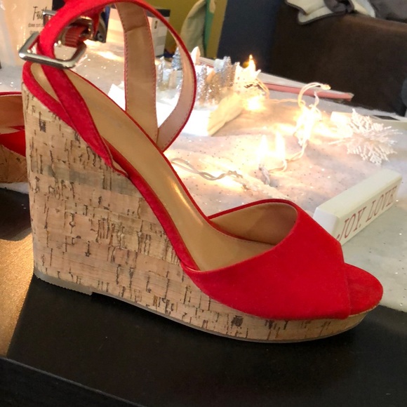 Red Express Wedges. Size 9. - Picture 3 of 5